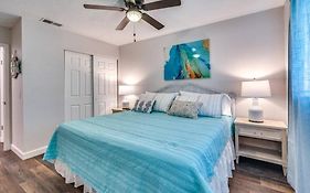 Cortez Gardens Cottage 15, Renovated And Close To Beach, 3-Bed, 2-Bath 10 People